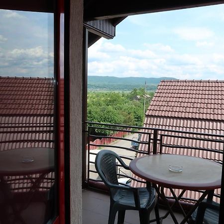 Pensiunea Arthur Ramnicu Valcea Ngoại thất bức ảnh