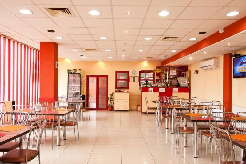 Pensiunea Arthur Ramnicu Valcea Ngoại thất bức ảnh